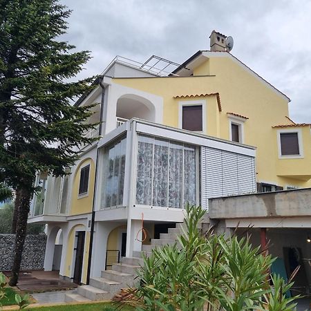 Maestral Apartments Malinska Exterior photo