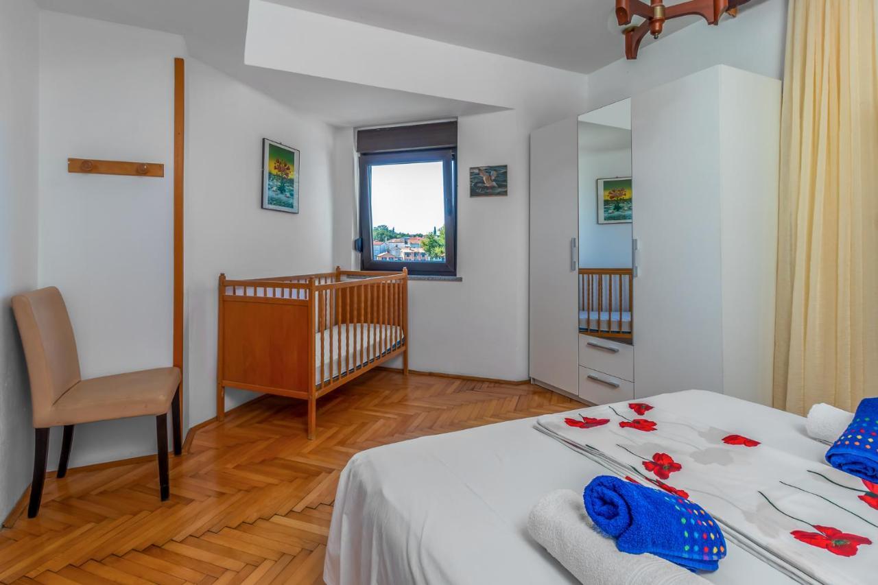 Maestral Apartments Malinska Exterior photo
