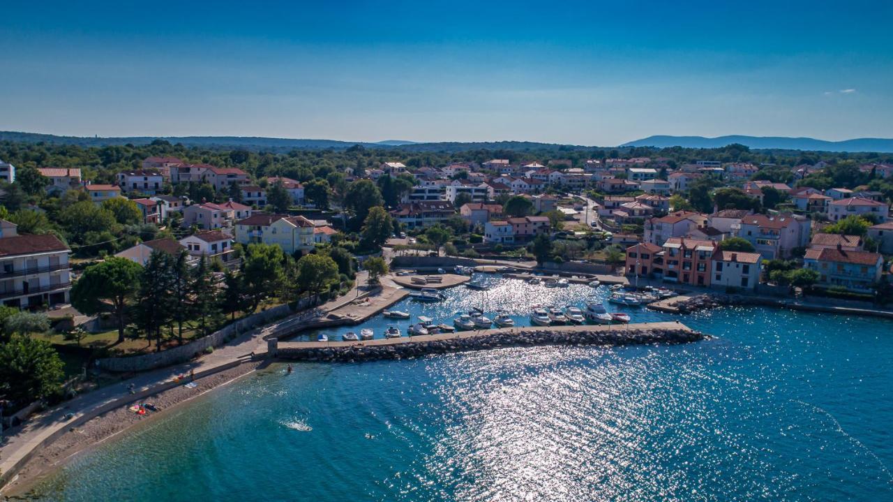 Maestral Apartments Malinska Exterior photo