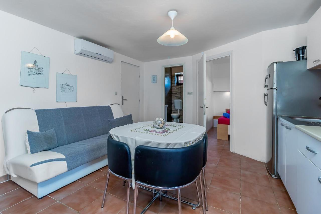 Maestral Apartments Malinska Exterior photo